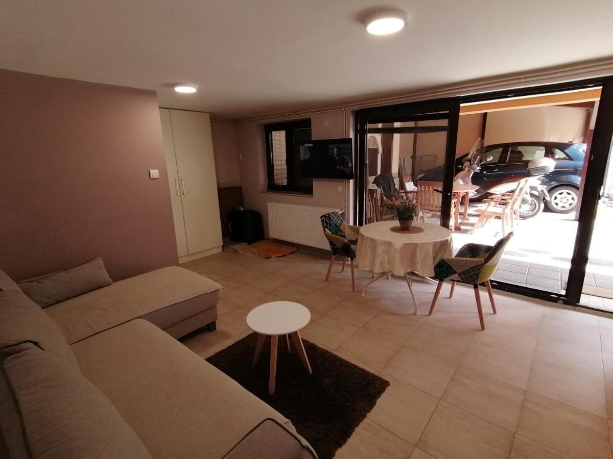 Apartments Sofija Ni Esterno foto