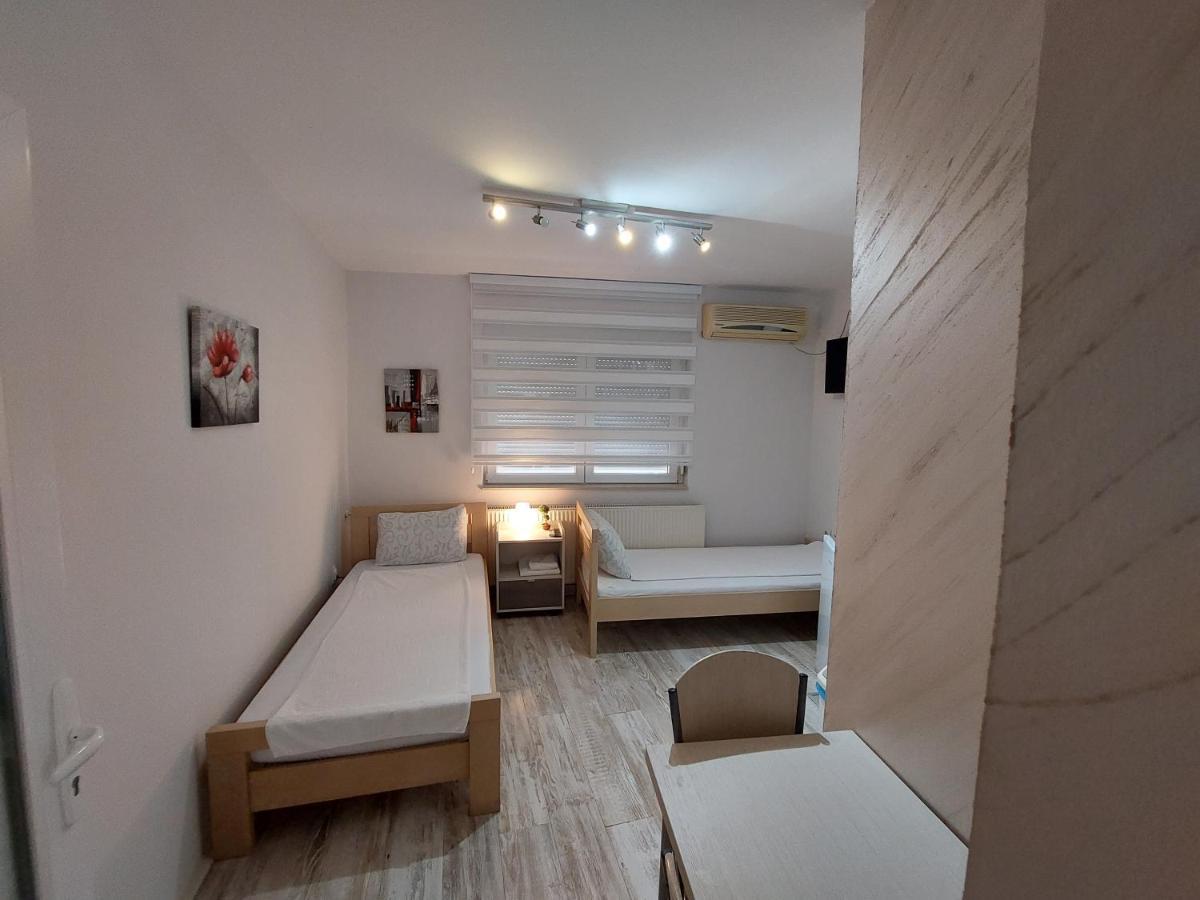 Apartments Sofija Ni Esterno foto