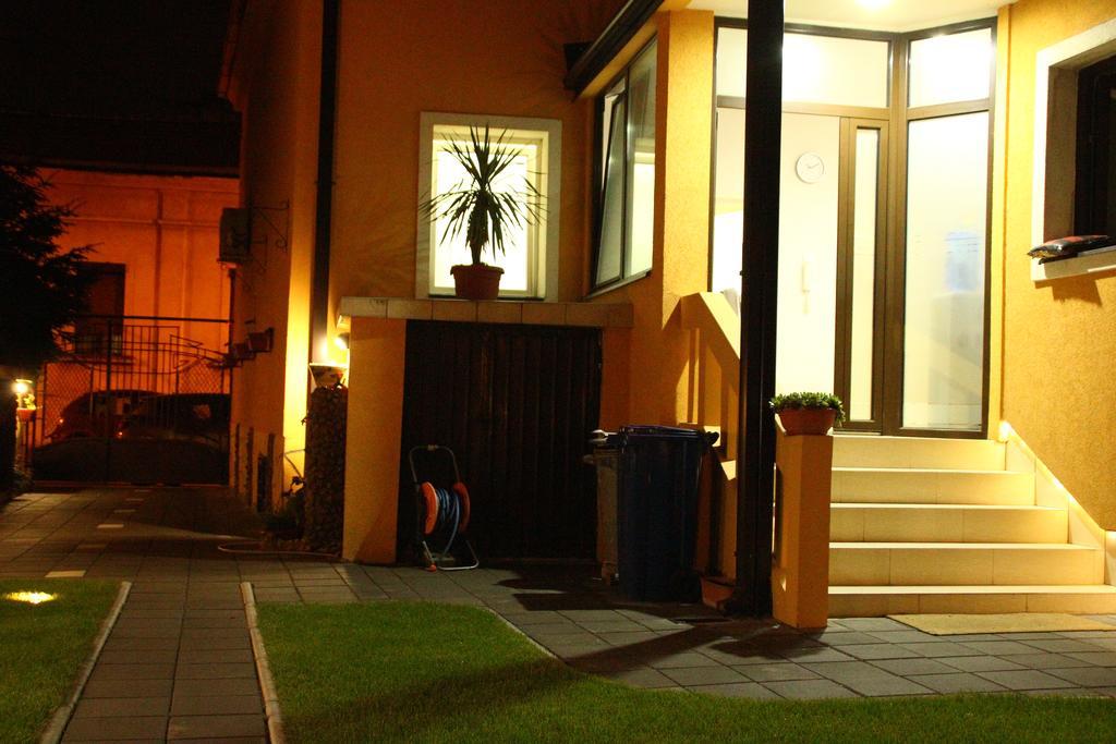 Apartments Sofija Ni Esterno foto
